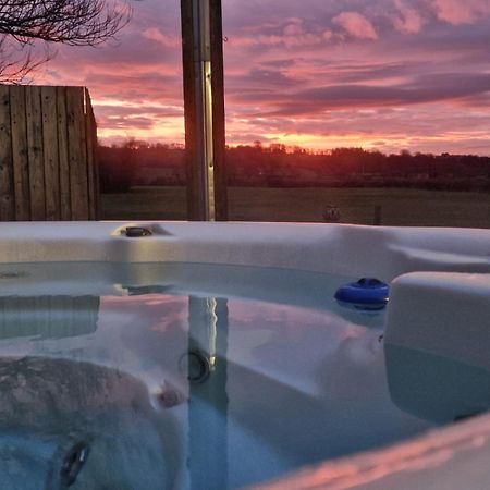 Bowland Breaks-A Luxury Barn Conversion With Optional Hot Tub, Log Burner And Countryside Views Longridge Extérieur photo