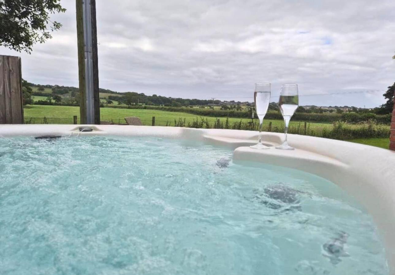 Bowland Breaks-A Luxury Barn Conversion With Optional Hot Tub, Log Burner And Countryside Views Longridge Extérieur photo